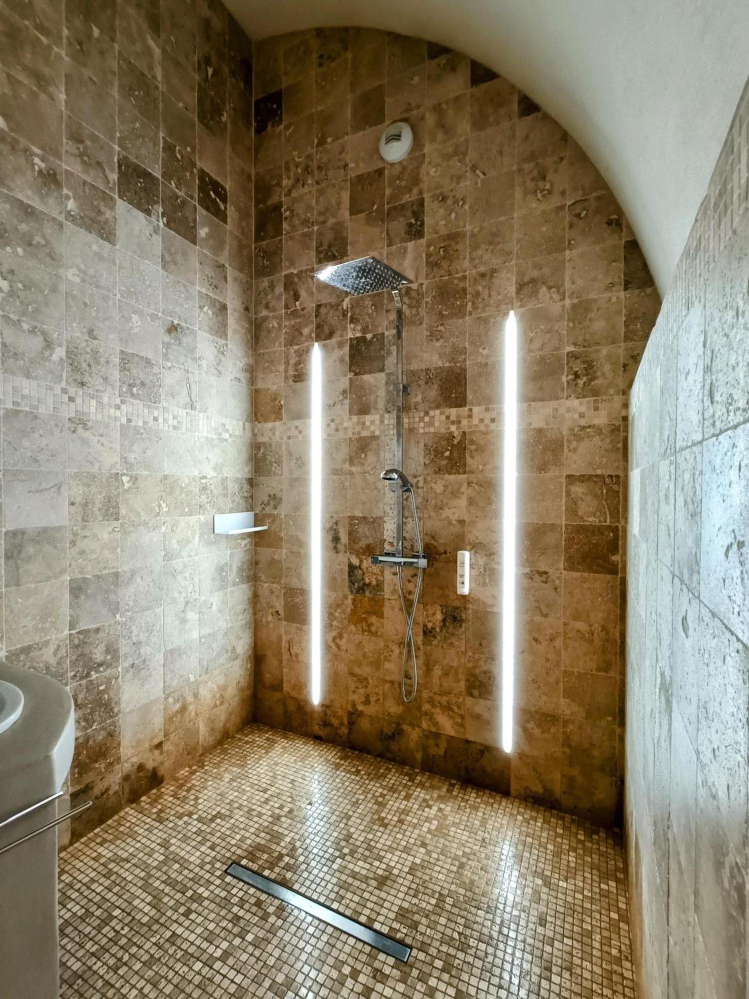 Les Chambres De La Renaissance Sainte-Julie Esterno foto